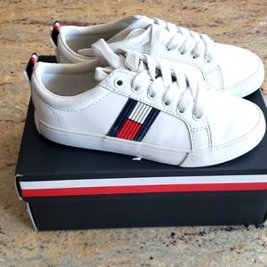 Tommy Hilfiger white sneakers size 12 are like new